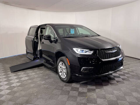 2024 Chrysler Pacifica for sale at AMS Vans in Tucker GA
