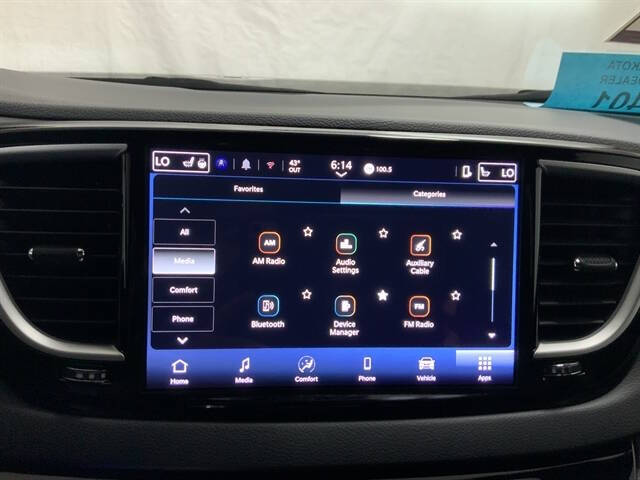 2025 Chrysler Pacifica Select