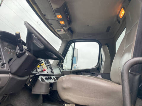 2007 Freightliner M2 106