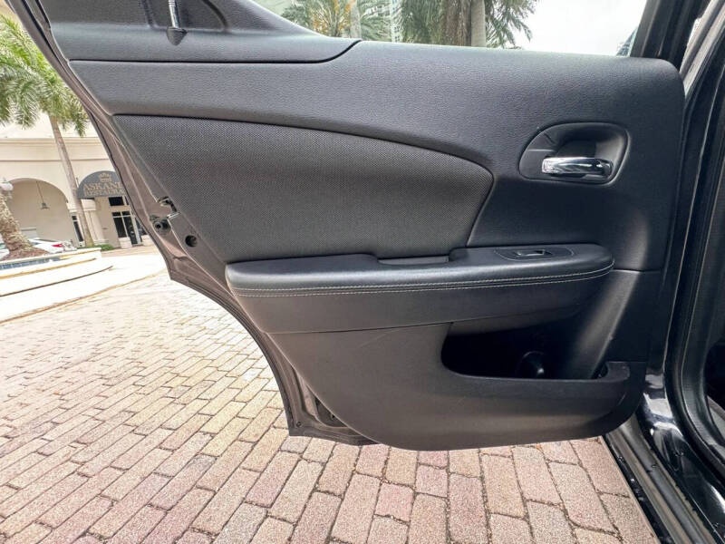 2012 Dodge Avenger SE