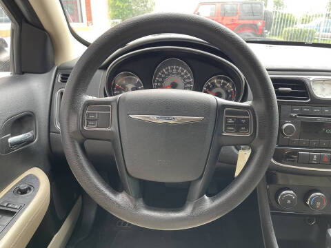 2013 Chrysler 200 LX
