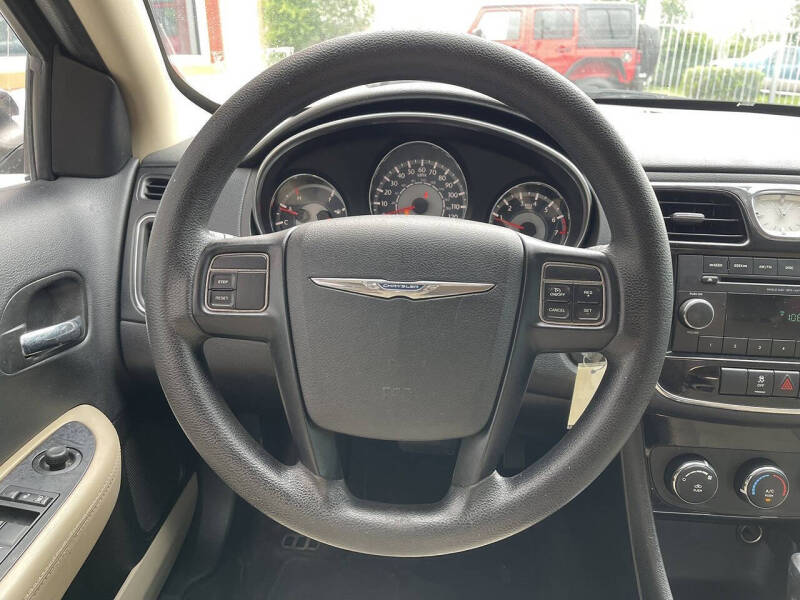 2013 Chrysler 200 LX