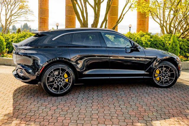 2021 Aston Martin DBX 64