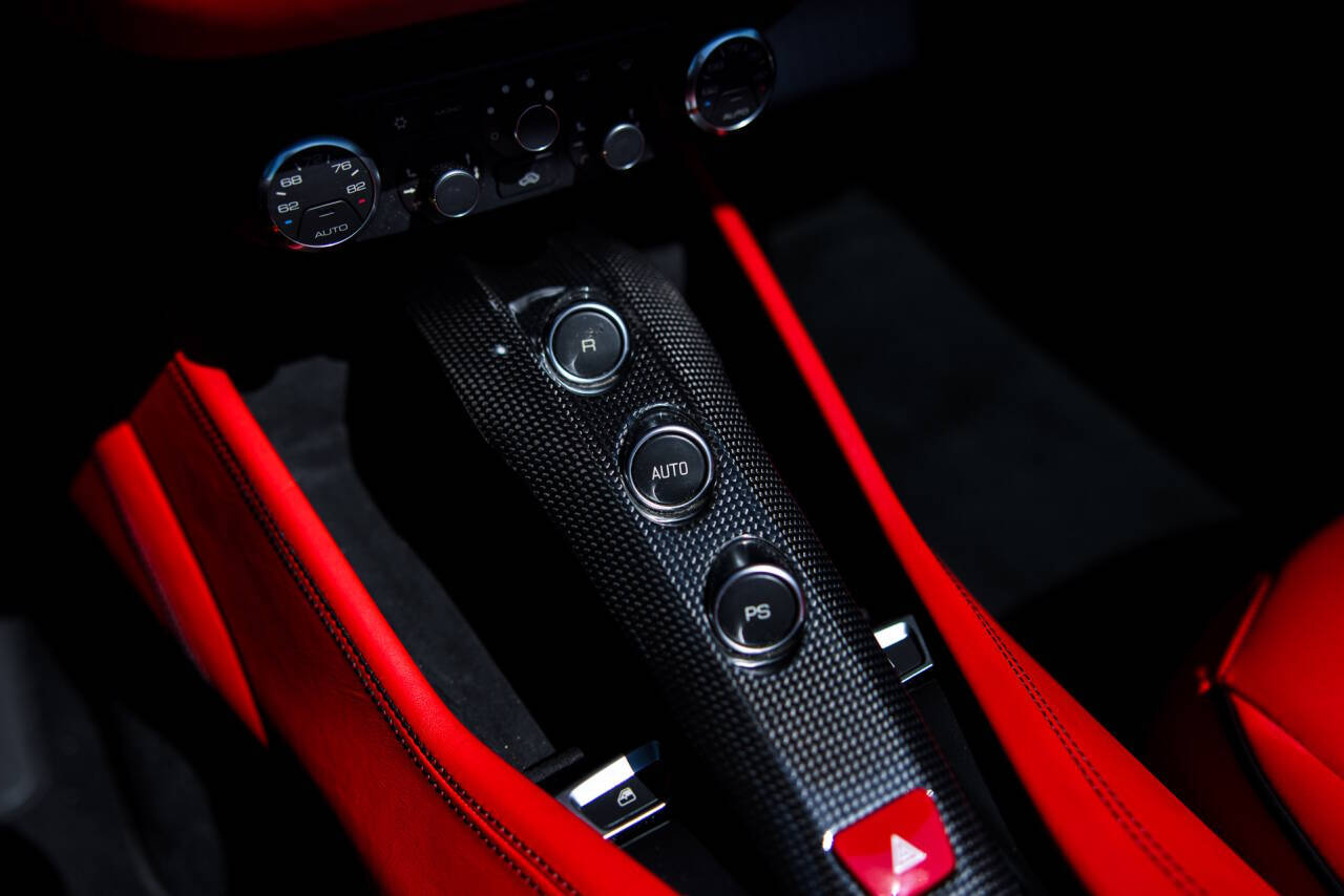 2015 Ferrari California T 43