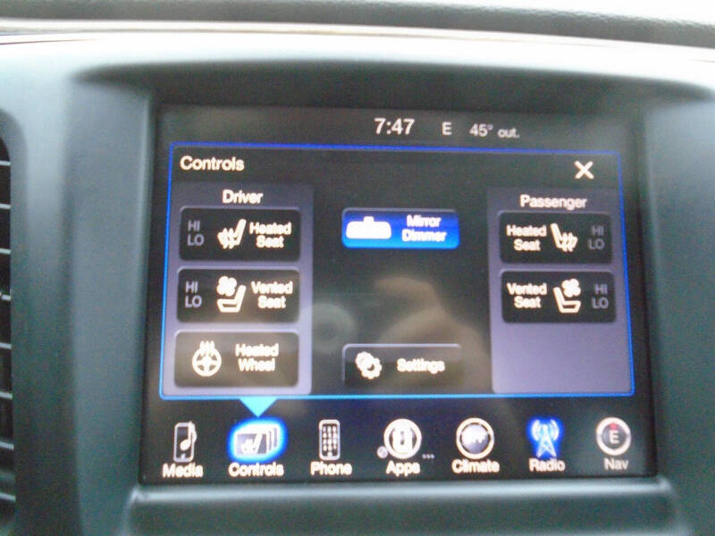 2015 Chrysler 200 C - Photo 13