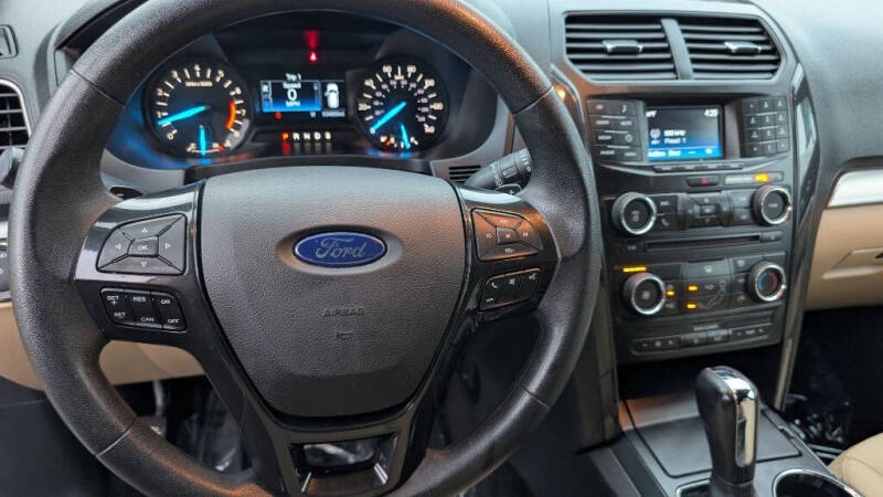 2017 Ford Explorer