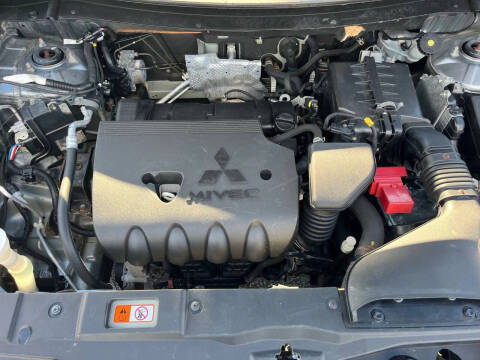 2014 Mitsubishi Outlander ES