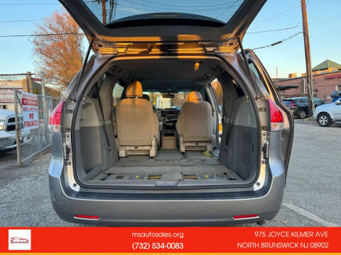 2012 Toyota Sienna LE 7-Passenger