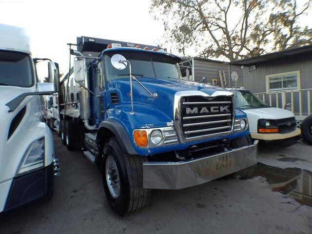 2005 Mack CV713