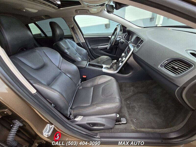 2016 Volvo V60 Cross Country T5