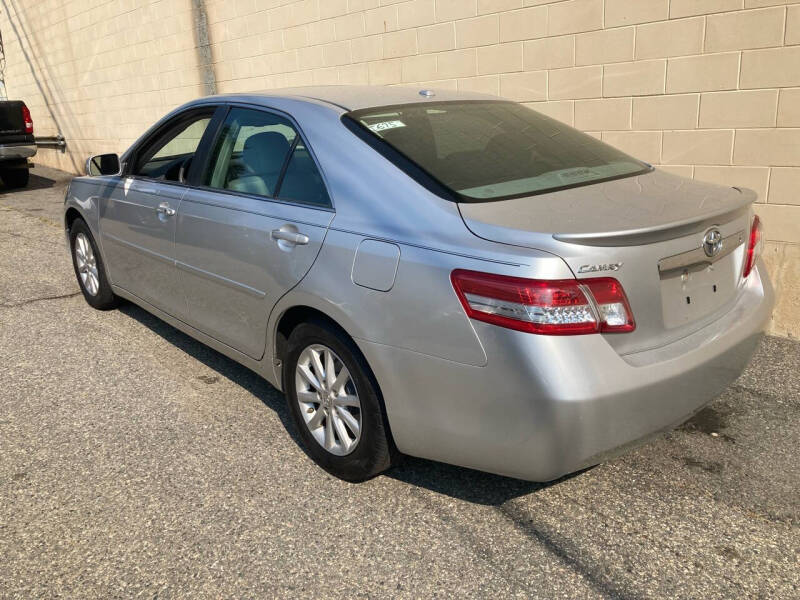 2011 Toyota Camry XLE photo 4