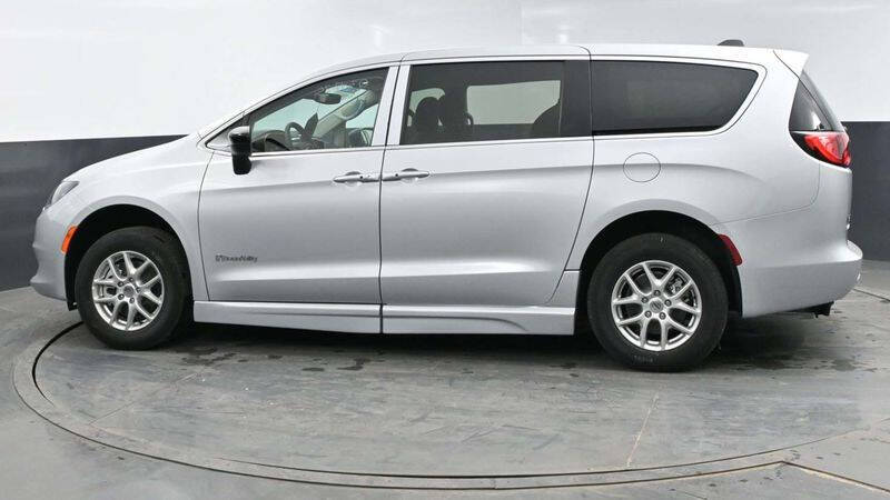2024 Chrysler Voyager LX