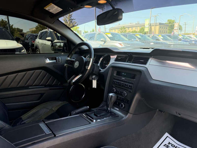 2014 Ford Mustang V6