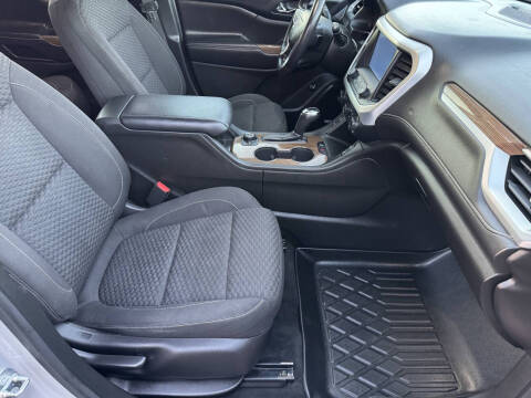 2017 GMC Acadia SLE-2