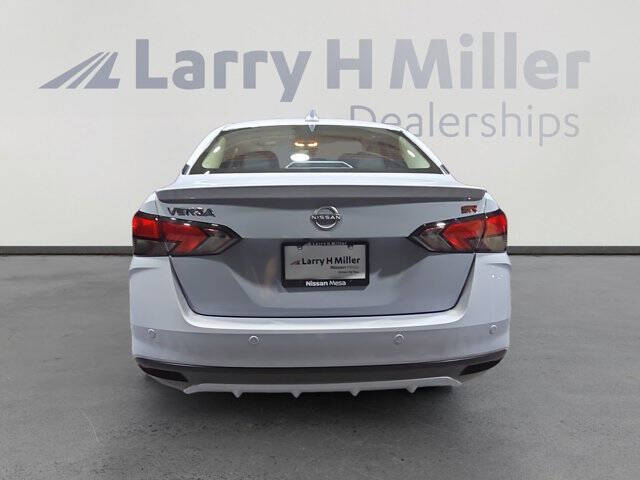 2025 Nissan Versa SR