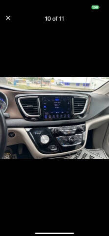 2017 Chrysler Pacifica Touring-L