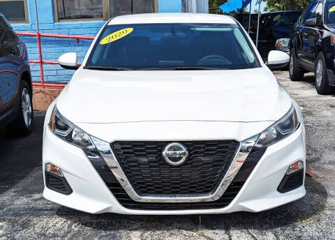 2020 Nissan Altima for sale at SUPERAUTO AUTO SALES INC in Hialeah FL
