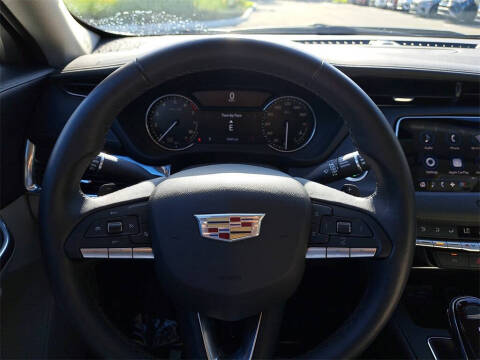 2022 Cadillac XT4 Luxury