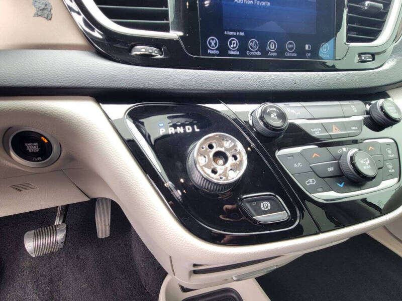 2017 Chrysler Pacifica Touring-L