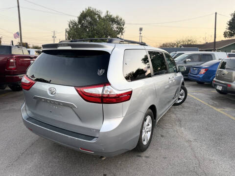 2015 Toyota Sienna LE 8-Passenger