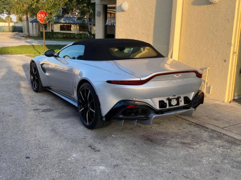 2022 Aston Martin Vantage