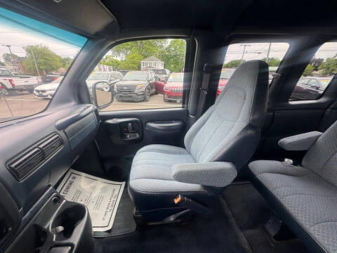 2000 Chevrolet Express G3500 LS