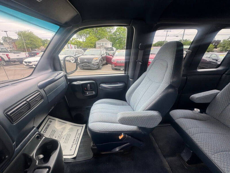 2000 Chevrolet Express G3500 LS