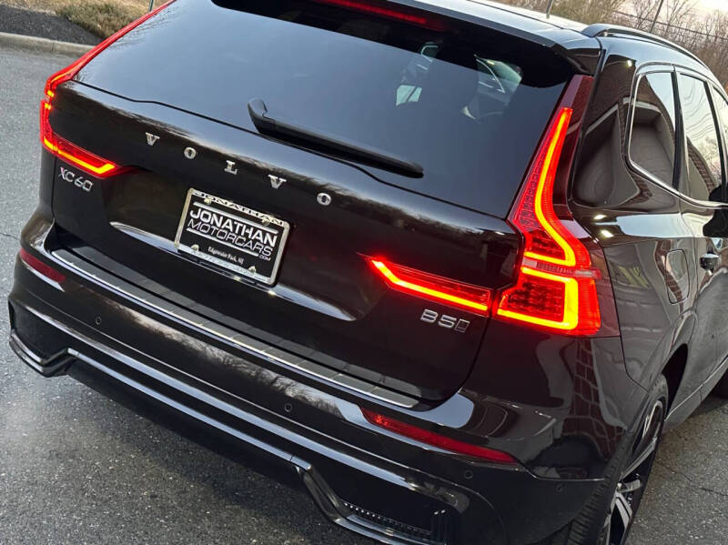 2025 Volvo XC60 B5 Ultra Dark Theme