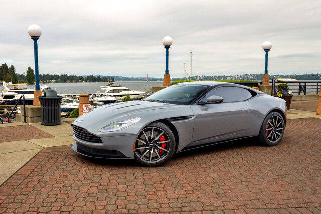 2018 Aston Martin DB11 13