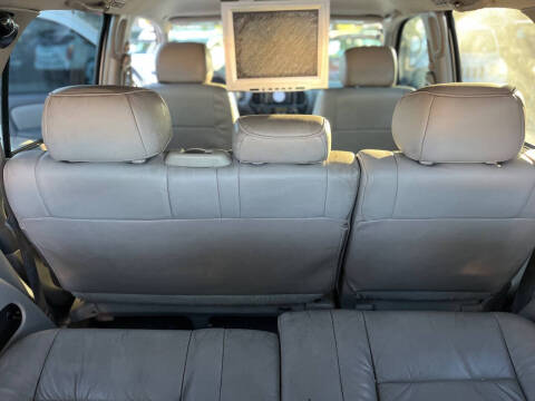 2004 Toyota Sequoia SR5