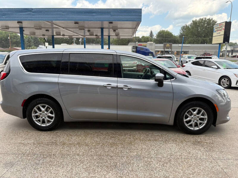 2020 Chrysler Voyager LX