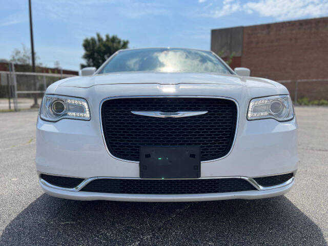 2015 Chrysler 300 for sale at Ideal Cars LLC in Skokie, IL