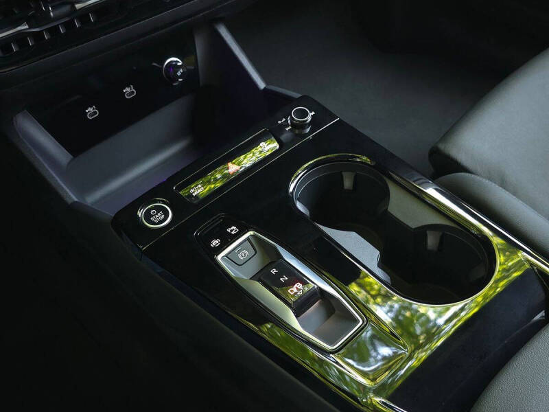2025 Audi Q6 e-tron quattro Premium Plus