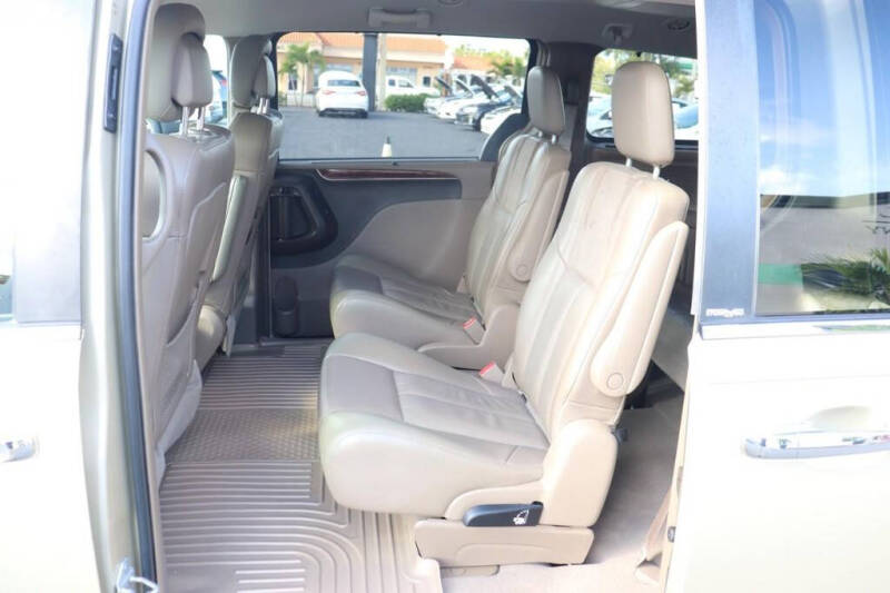 2011 Chrysler Town and Country Limited