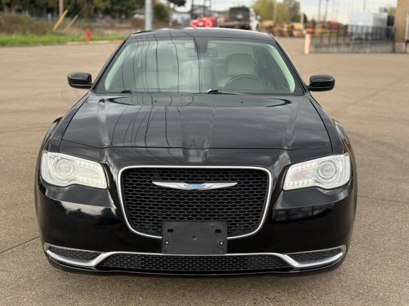 2017 Chrysler 300 Limited