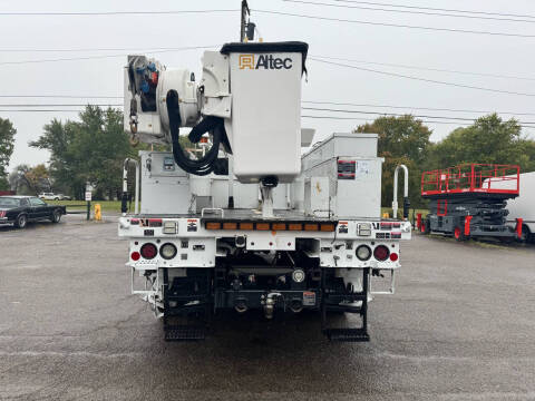 2018 Freightliner M2 106