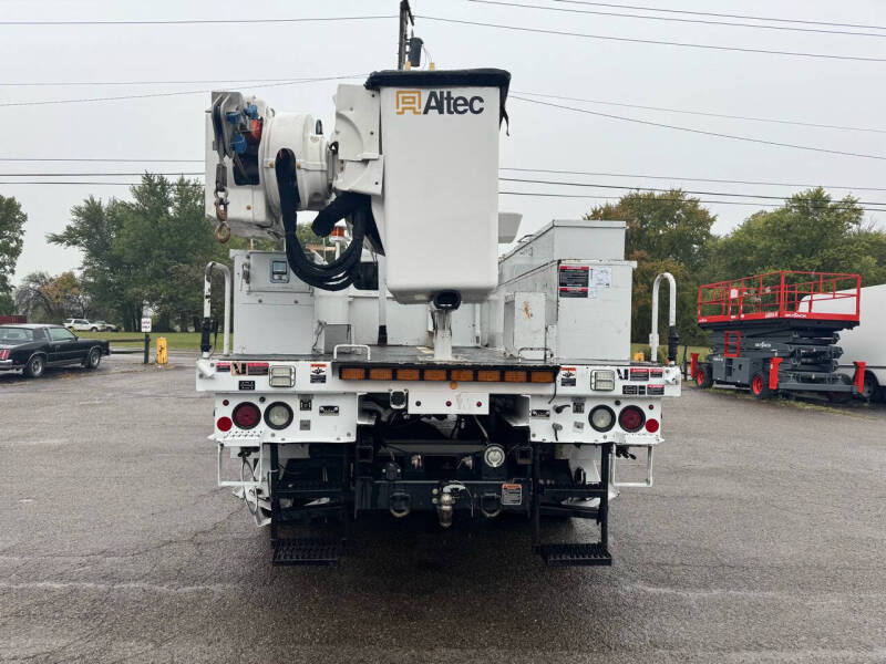 2018 Freightliner M2 106