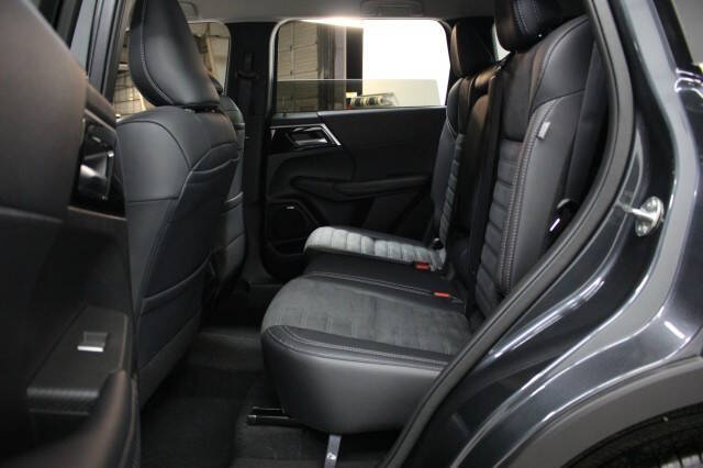 2025 Mitsubishi Outlander SE