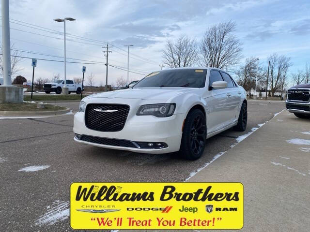 2016 Chrysler 300 S's photo