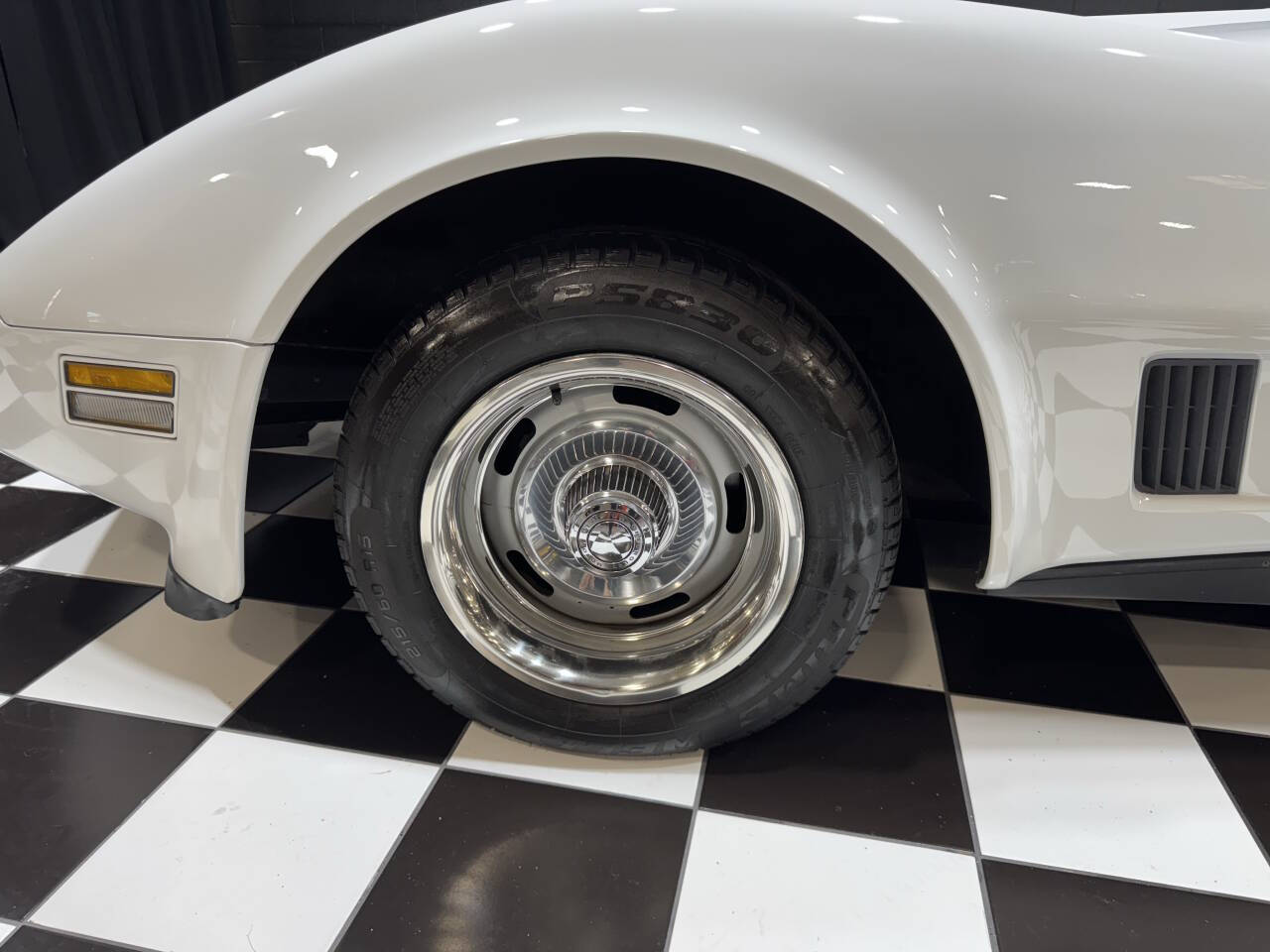 1981 Chevrolet Corvette 24
