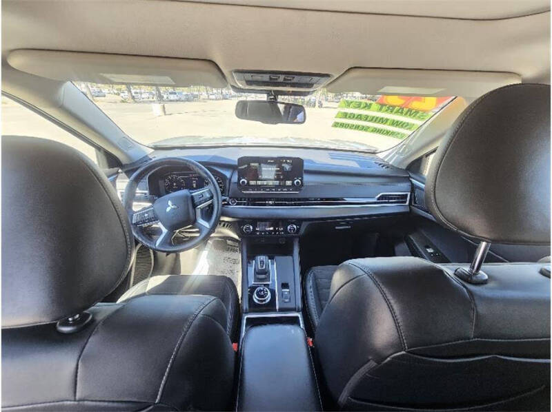 2023 Mitsubishi Outlander SE Special Edition
