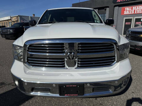 2016 RAM 1500 SLT