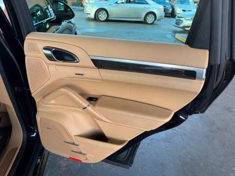 2014 Porsche Cayenne GTS