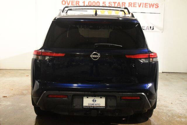 2022 Nissan Pathfinder SV