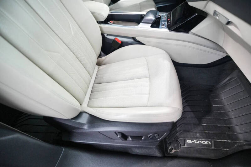 2019 Audi e-tron quattro Premium Plus