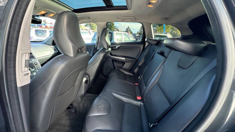 2015 Volvo XC60 T5 Platinum