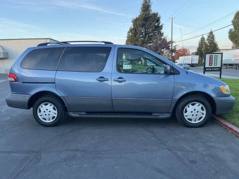 2002 Toyota Sienna LE