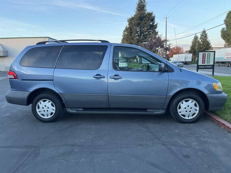 2002 Toyota Sienna LE