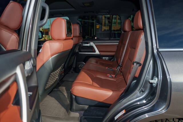 2018 Toyota Land Cruiser