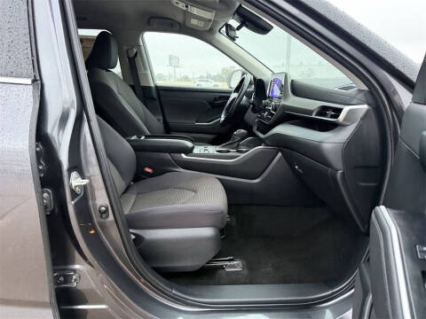 2023 Toyota Highlander LE